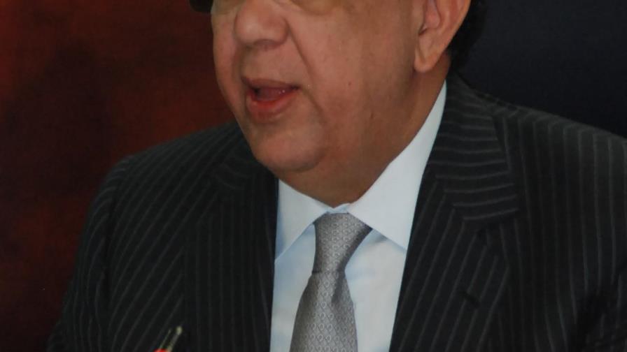 Valdez Albizu reitera: “Es necesario mejorar los salarios de los empleados” Valdez Albizu reitera: “Es necesario mejorar los salarios de los empleados”