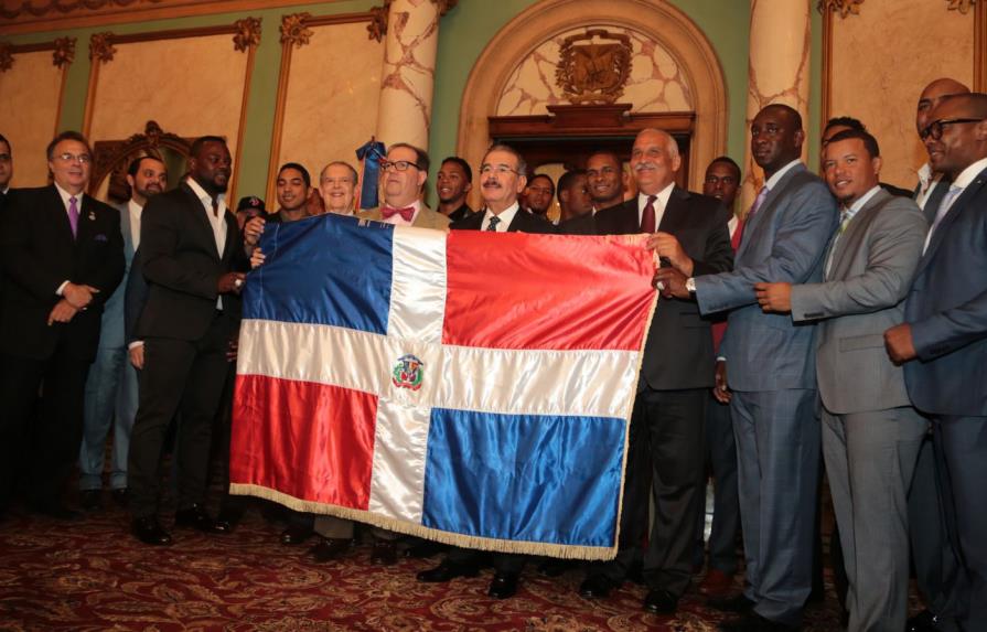 Danilo Medina pide al Escogido la corona 20 de la Serie del Caribe