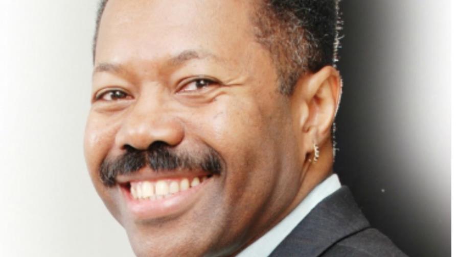 Fausto Rey “Le canta al amor”