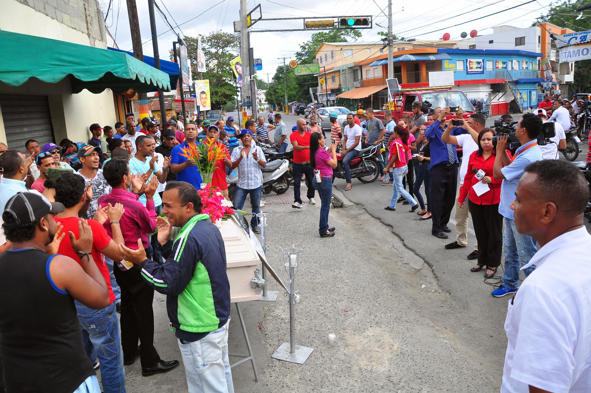 Las Diferentes agrupaciones populares de Licey al Medio en Santiago anunciaron un paro por los días 22 y 23 de este mes en demanda de varias reivindicaciones.