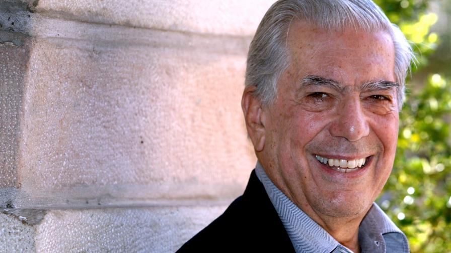 Vargas Llosa destaca espíritu democrático del país, tras enterarse del Premio Internacional Pedro Henríquez Ureña