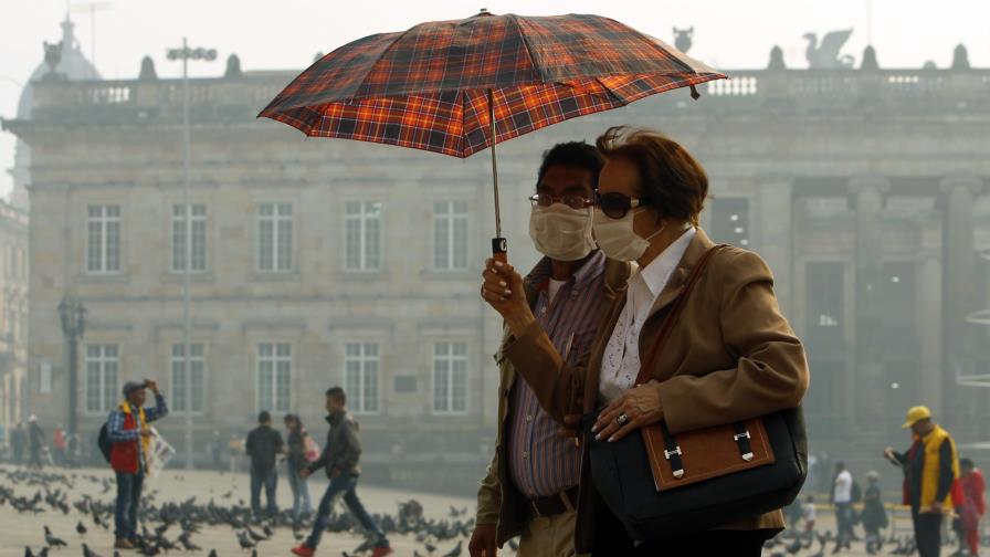 Evacúan Presidencia colombiana y otras oficinas por humo de incendio forestal