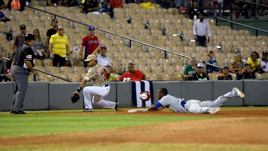 Leones viven pesadilla después de dos outs y sufren segunda derrota ante Aragua que va invicto Leones viven pesadilla después de dos outs y sufren segunda derrota ante Aragua que va invicto