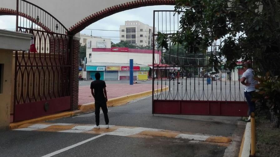 Estudiantes de la UASD protestan en demanda de que los profesores levanten paro