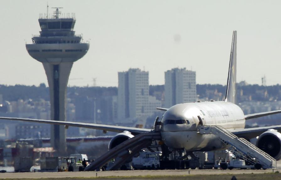 Evacúan un avión saudí en Madrid por amenaza falsa 