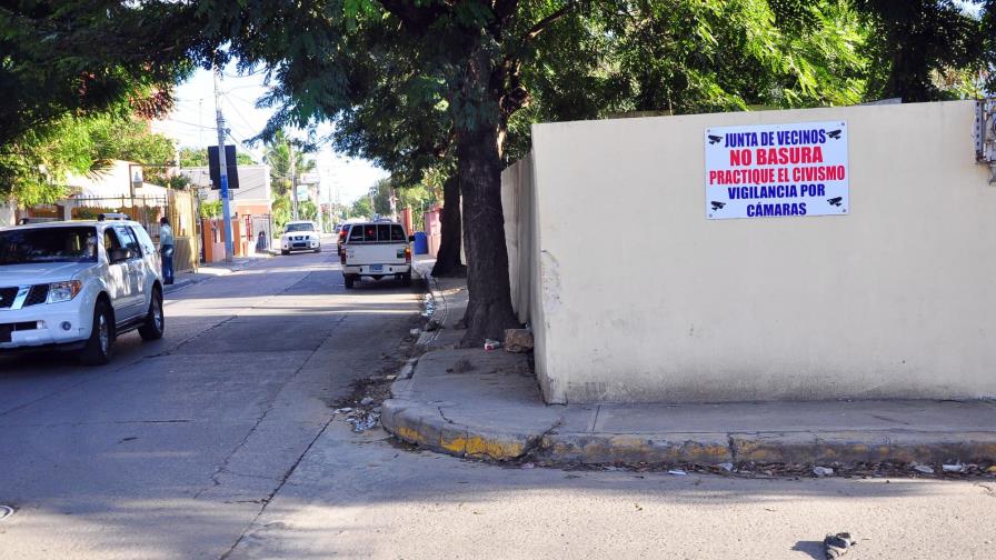 Vecinos colocan cámaras para vigilar que no arrojen basura Vecinos colocan cámaras para vigilar que no arrojen basura