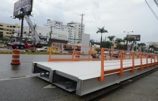 Obras Públicas inicia montaje de puente peatonal en la 27 de Febrero con Privada