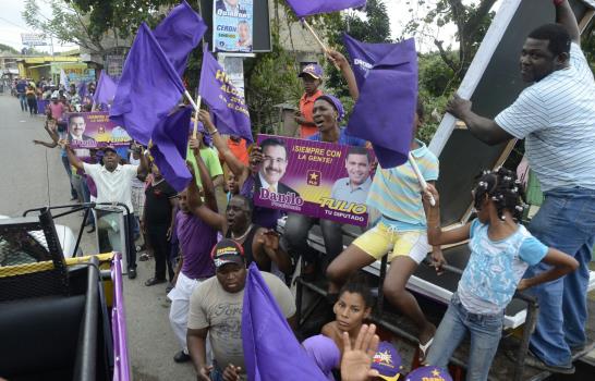 Danilo Medina inicia recorrido por Haina, San Cristóbal, Peravia y Azua