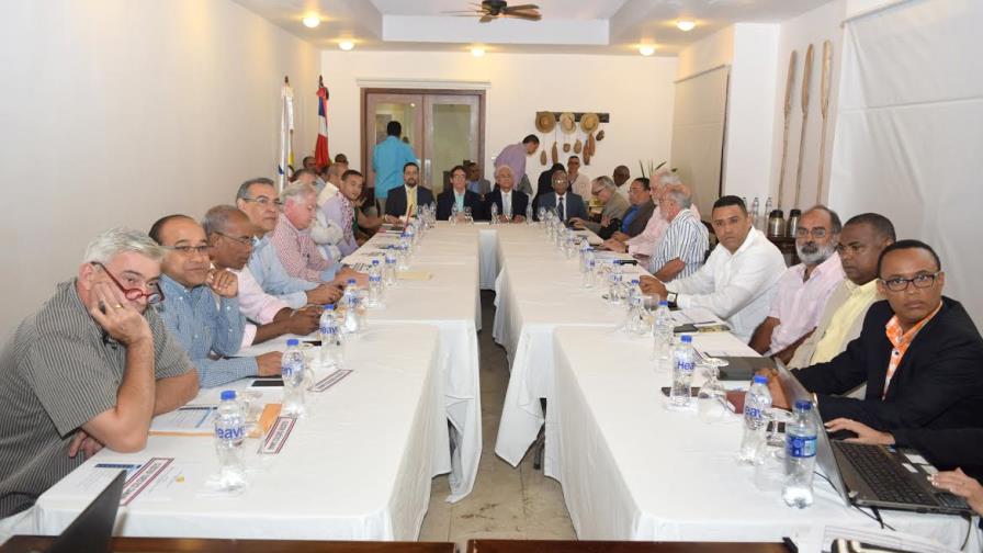 Crean mesa de diálogo para buscar solución eléctrica en Las Terrenas Crean mesa de diálogo para buscar solución eléctrica en Las Terrenas