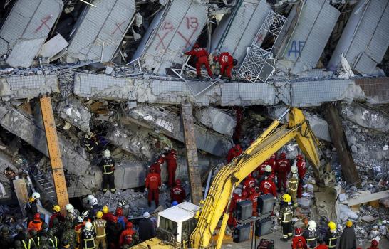 Taiwán acelera el rescate para salvar a posibles supervivientes del terremoto