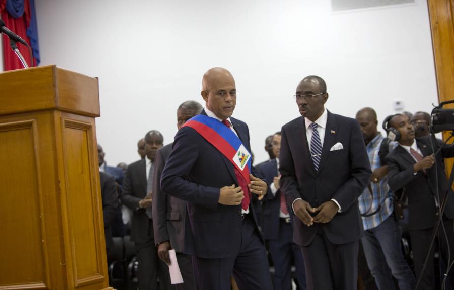Martelly entregó el poder en Haití para que asuma un gobierno interino