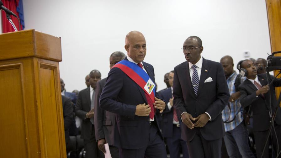 Martelly entregó el poder en Haití para que asuma un gobierno interino