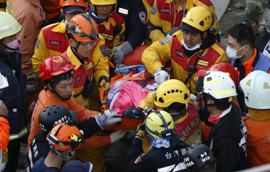 Cinco rescatados con vida más de dos días después del terremoto en Taiwán