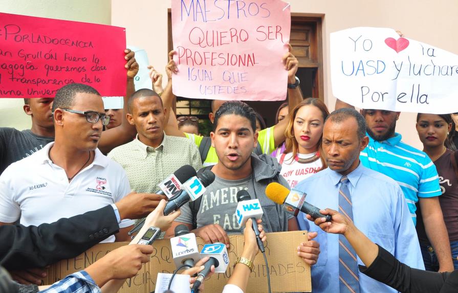 Estudiantes de la UASD en Santiago reclaman reinicio docencia