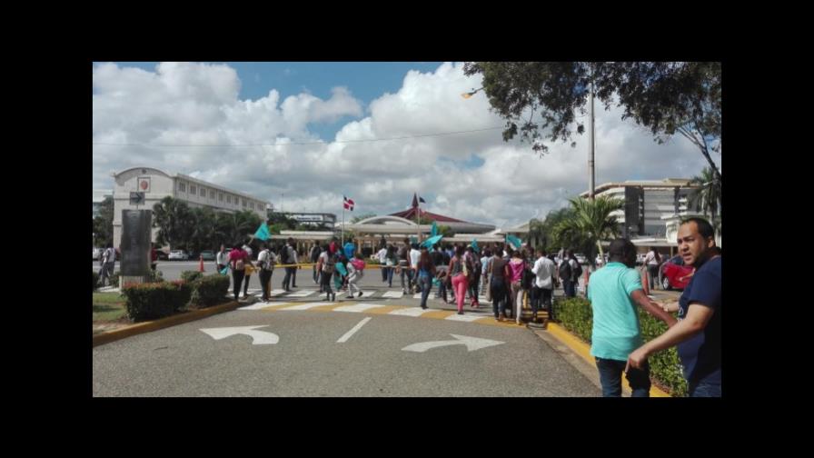 El Consejo Universitario de la UASD aprueba propuesta de aumento de 25% a viáticos de profesores El Consejo Universitario de la UASD aprueba propuesta de aumento de 25% a viáticos de profesores