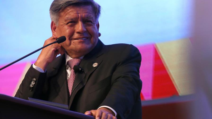 Candidato peruano pide a periodistas estudiar antes de indagarlo por plagio Candidato peruano pide a periodistas estudiar antes de indagarlo por plagio