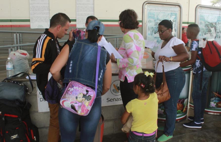  Primer vuelo a México con migrantes cubanos parte de Costa Rica