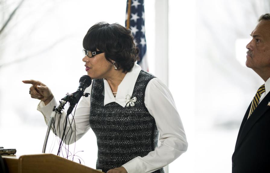 Alcaldesa de Flint (Michigan) pide reemplazar miles de tuberías contaminadas con plomo