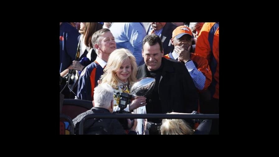 Obama felicita a los Broncos por su triunfo en el Super Bowl 