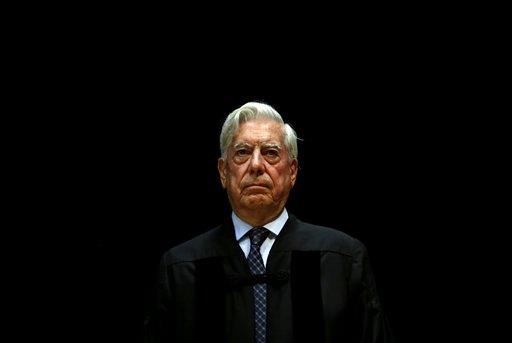 Medios internacionales se hacen eco de la polémica en el país por premio literario a Vargas Llosa