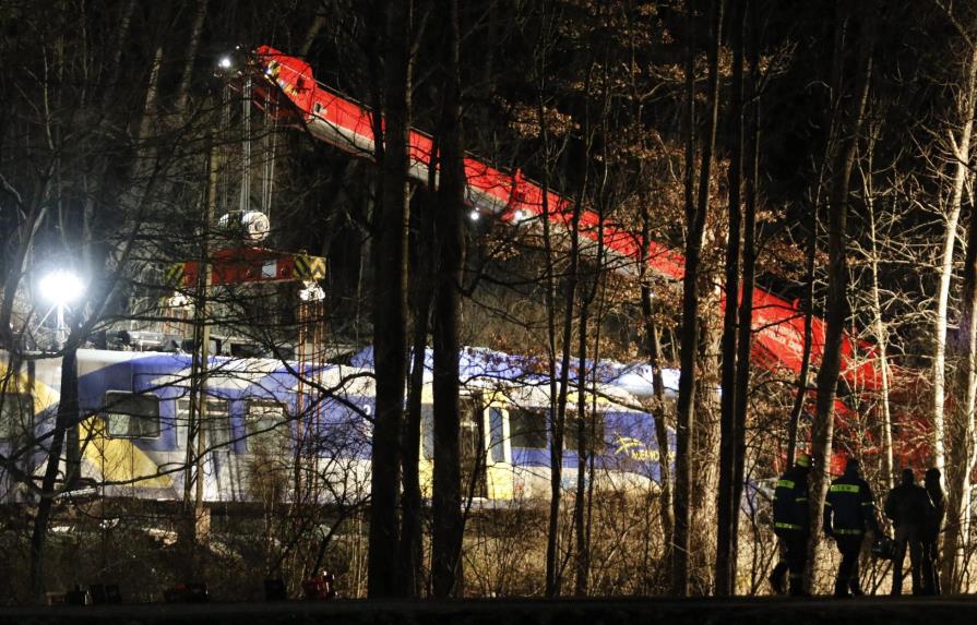 Concluye búsqueda de víctimas del choque de trenes en Alemania con 10 muertos