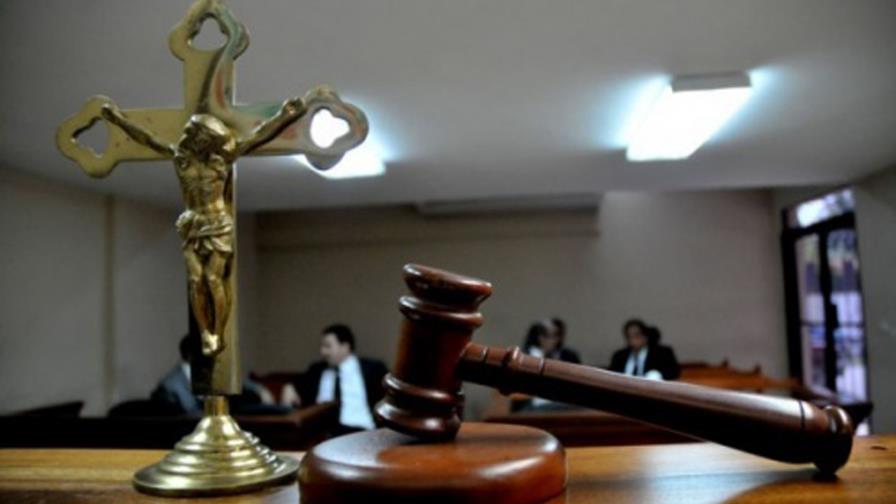 Envían a la cárcel a la madre que golpeó a su hijo de dos años