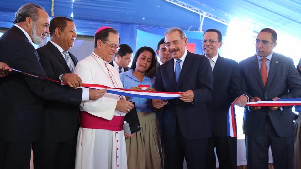 Danilo Medina cumple con parceleros promesa había hecho en una visita sorpresa