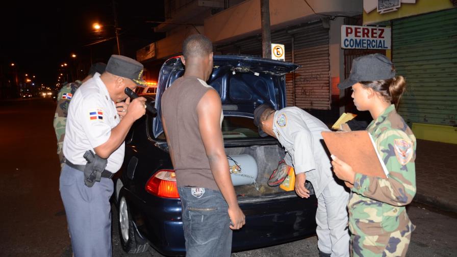 Ciudadanos se quejan de los retenes que efectúa la Policía Nacional