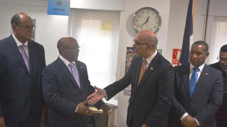 Rafael Acosta toma posesión como nuevo cónsul en Madrid