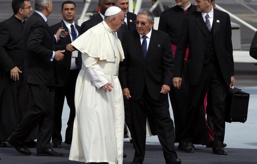 El papa llega a Cuba para histórico encuentro con el patriarca Kiril