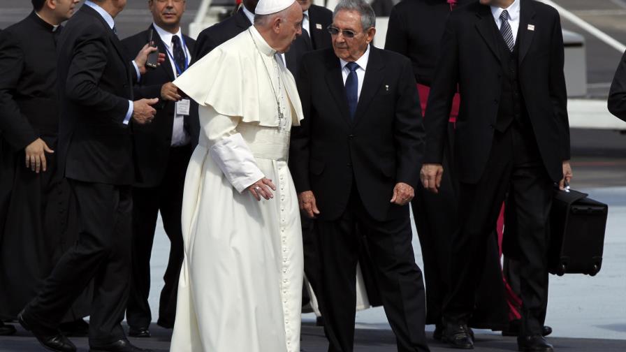 El papa llega a Cuba para histórico encuentro con el patriarca Kiril El papa llega a Cuba para histórico encuentro con el patriarca Kiril