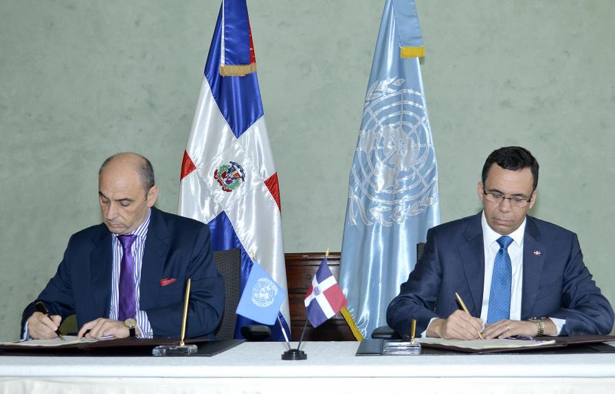 Canciller Navarro firma acuerdo de cooperación con PNUD 