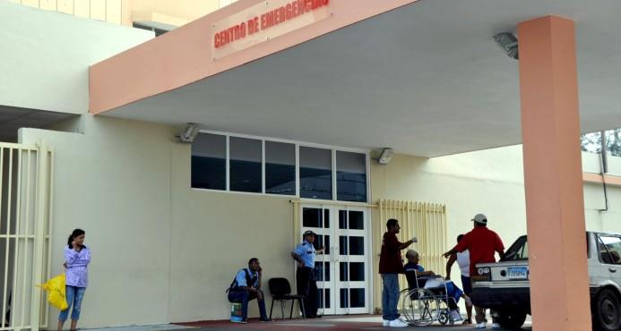 Iglesia católica rechaza paros del Colegio Médico, aunque apoya su demanda  