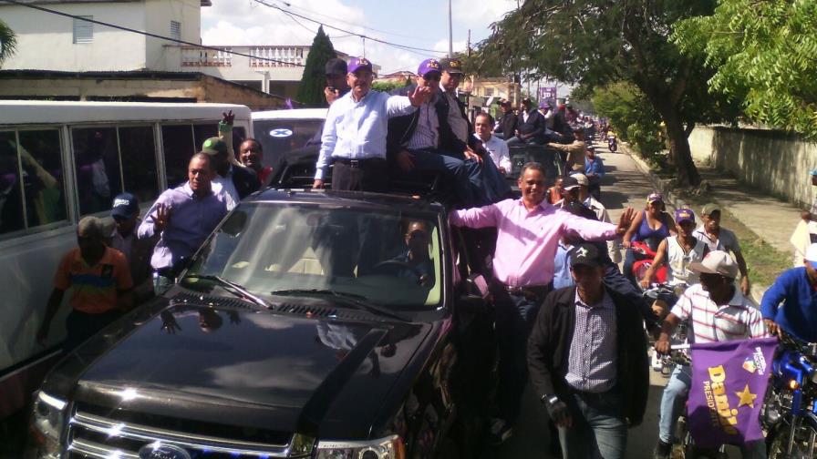 Danilo Medina recorre Hato Mayor al iniciar proselitismo en el este