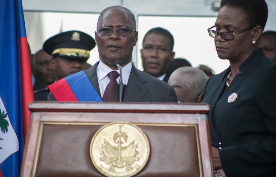 Parlamento elige un presidente interino en Haití, pero la crisis continúa