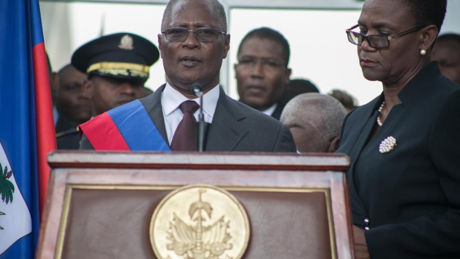 Parlamento elige un presidente interino en Haití, pero la crisis continúa Parlamento elige un presidente interino en Haití, pero la crisis continúa