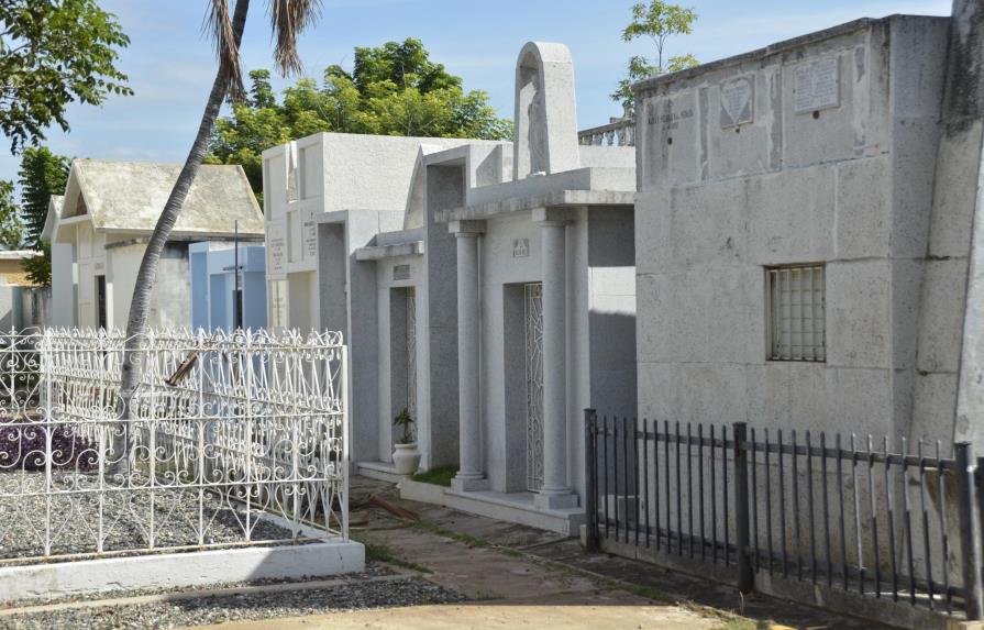 El Cabildo capitalino invertirá RD$3.8 millones en reparar cementerios