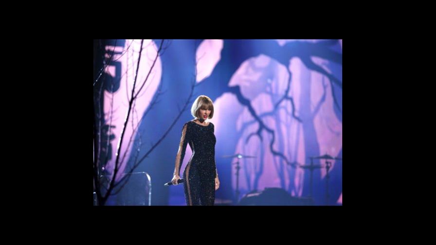 Swift inaugura los Grammy 2016