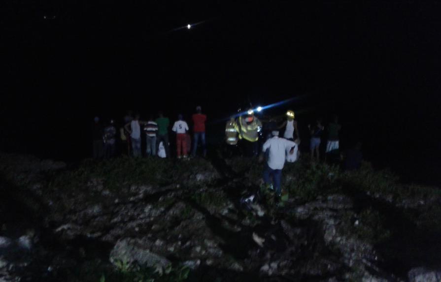 Autoridades buscan el cuerpo de un hombre que aceleró su vehículo hacia el mar Caribe 