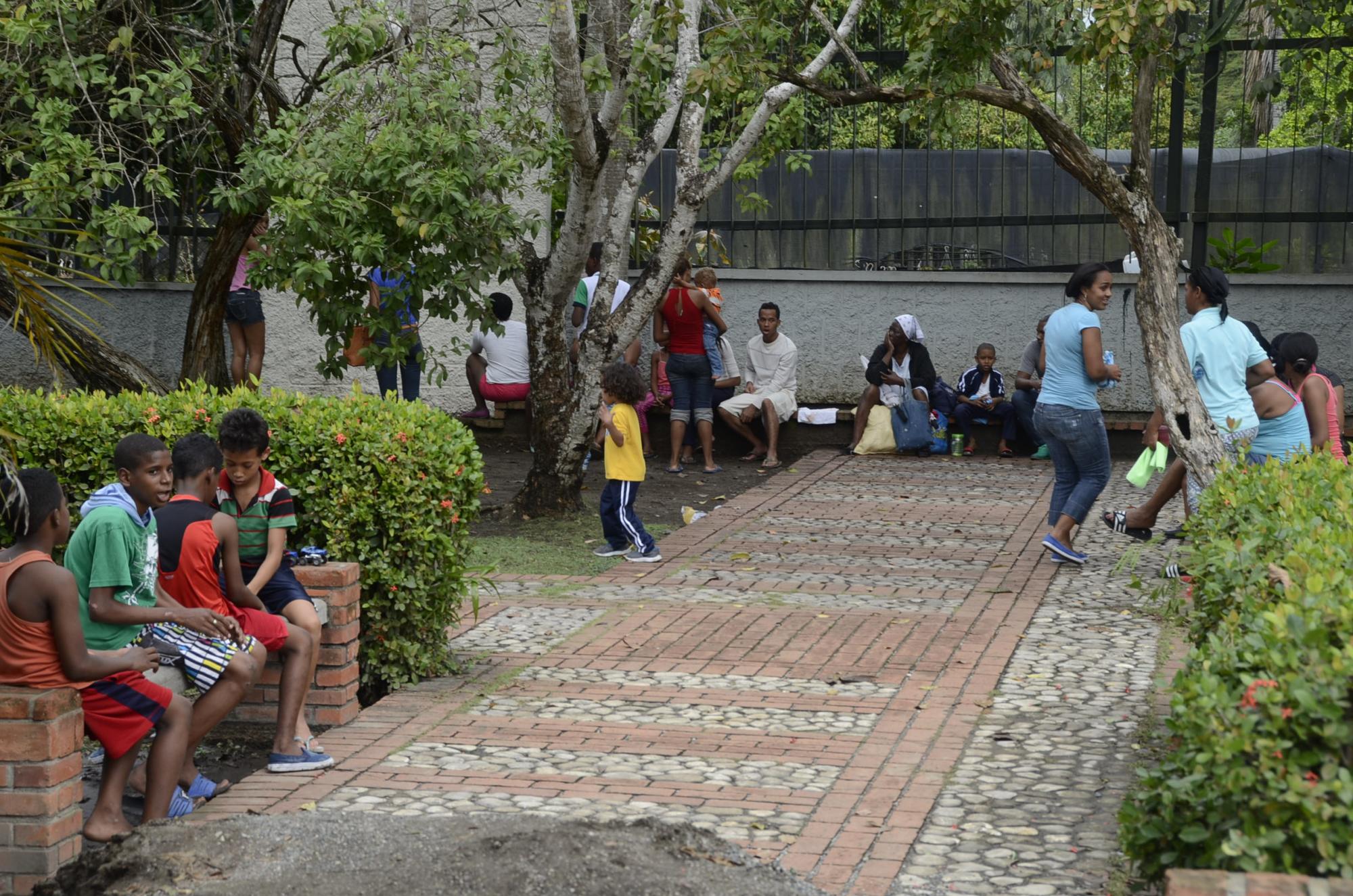 Residentes del sector La Esperanza llegaron hasta el Jardín Botánico para protegerse por la explosión de la estación de gas “Sol Gas”.