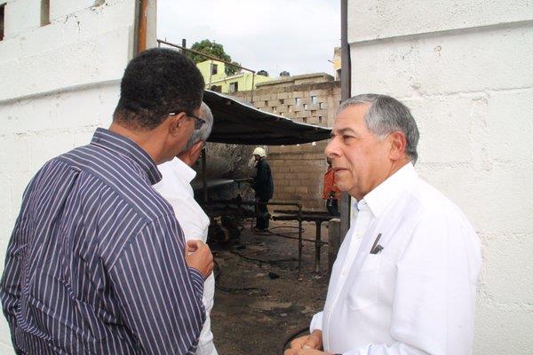Roberto Salcedo ordena levantamiento de los daños provocados a viviendas por explosión 
