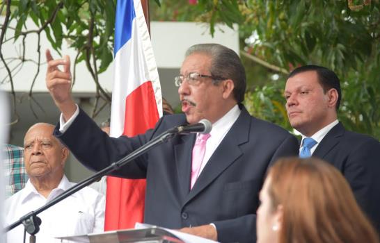 Fello Suberví se juramenta en el PRD; dice PRM tiene “un modelo de dirección personalista”