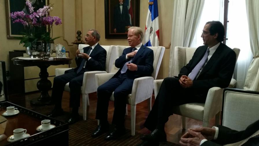 Presidente dice que los médicos debieron recurrir al diálogo