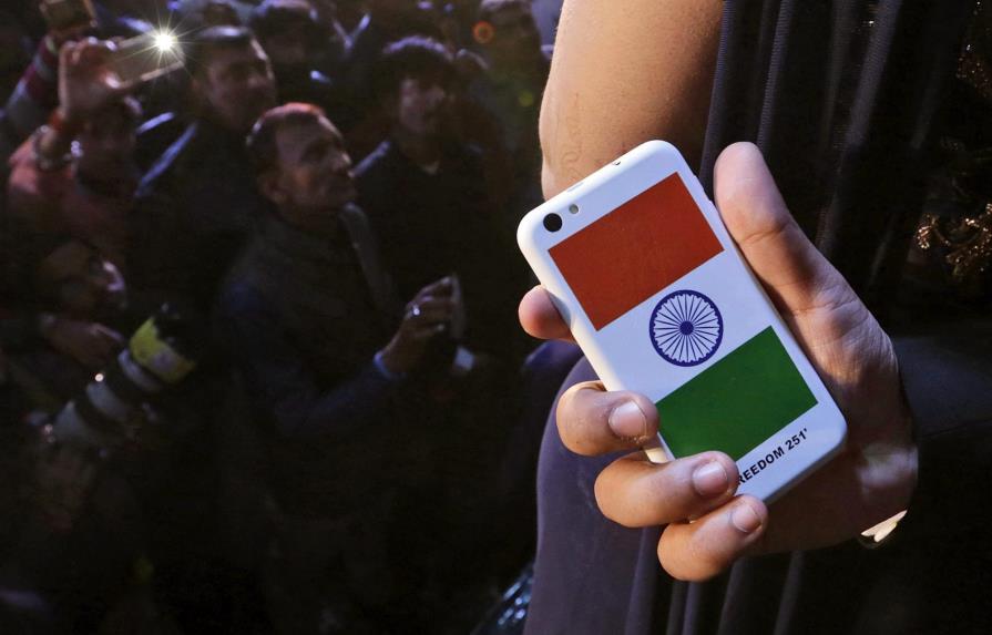 El móvil más barato del mundo es indio y cuesta menos de 4 dólares