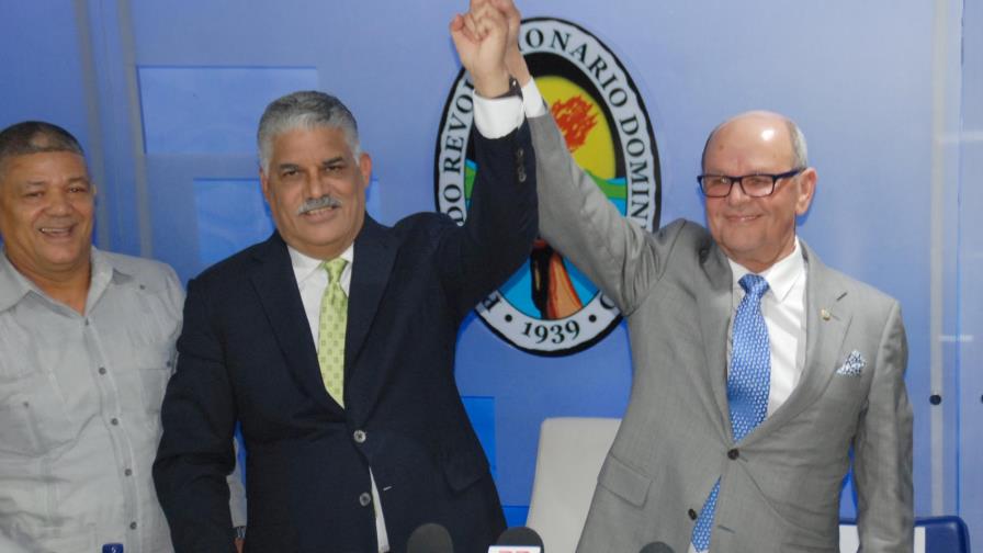 Senador Félix Vásquez renuncia del PRSC y pasa al PRD Senador Félix Vásquez renuncia del PRSC y pasa al PRD