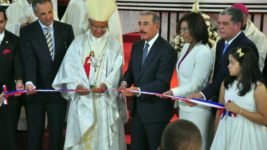 Presidente Medina inaugura escuelas y remodelación de catedral en SFM Presidente Medina inaugura escuelas y remodelación de catedral en SFM