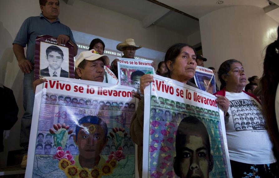 Familiares de 43 estudiantes mexicanos desaparecidos ausentes en misa de Francisco