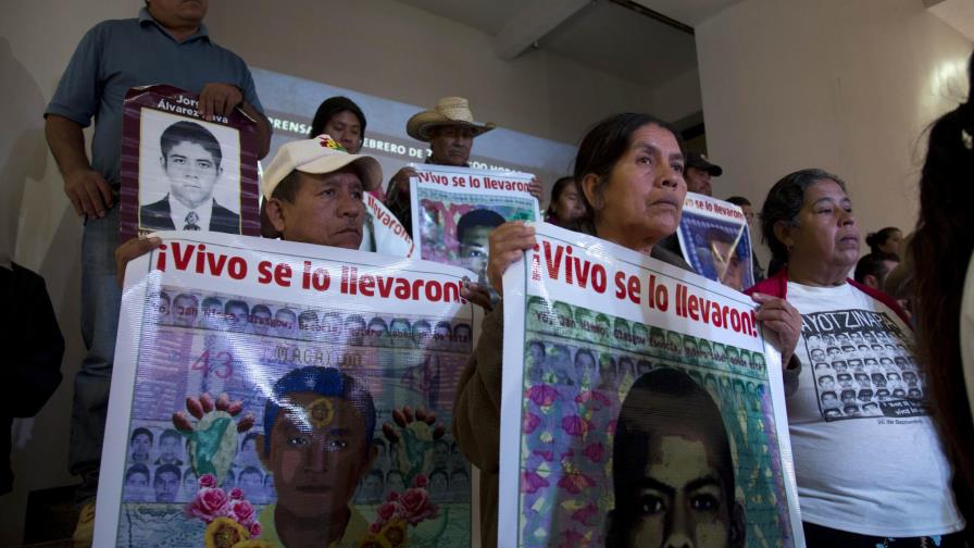 Familiares de 43 estudiantes mexicanos desaparecidos ausentes en misa de Francisco