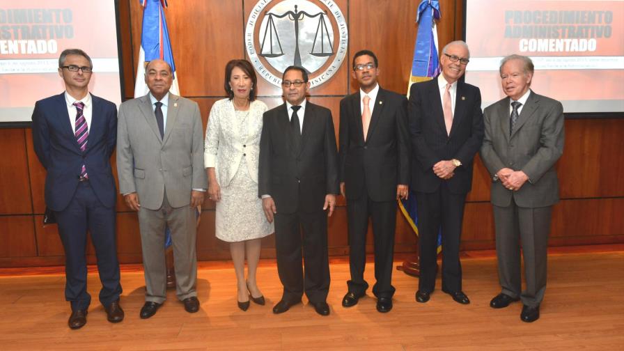 Ponen a circular libro sobre los derechos de las persona