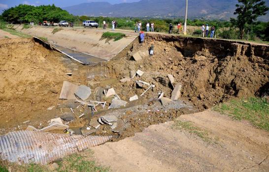 Colapsa parte de canal de riego que suple casi 400 mil tareas agrícolas 